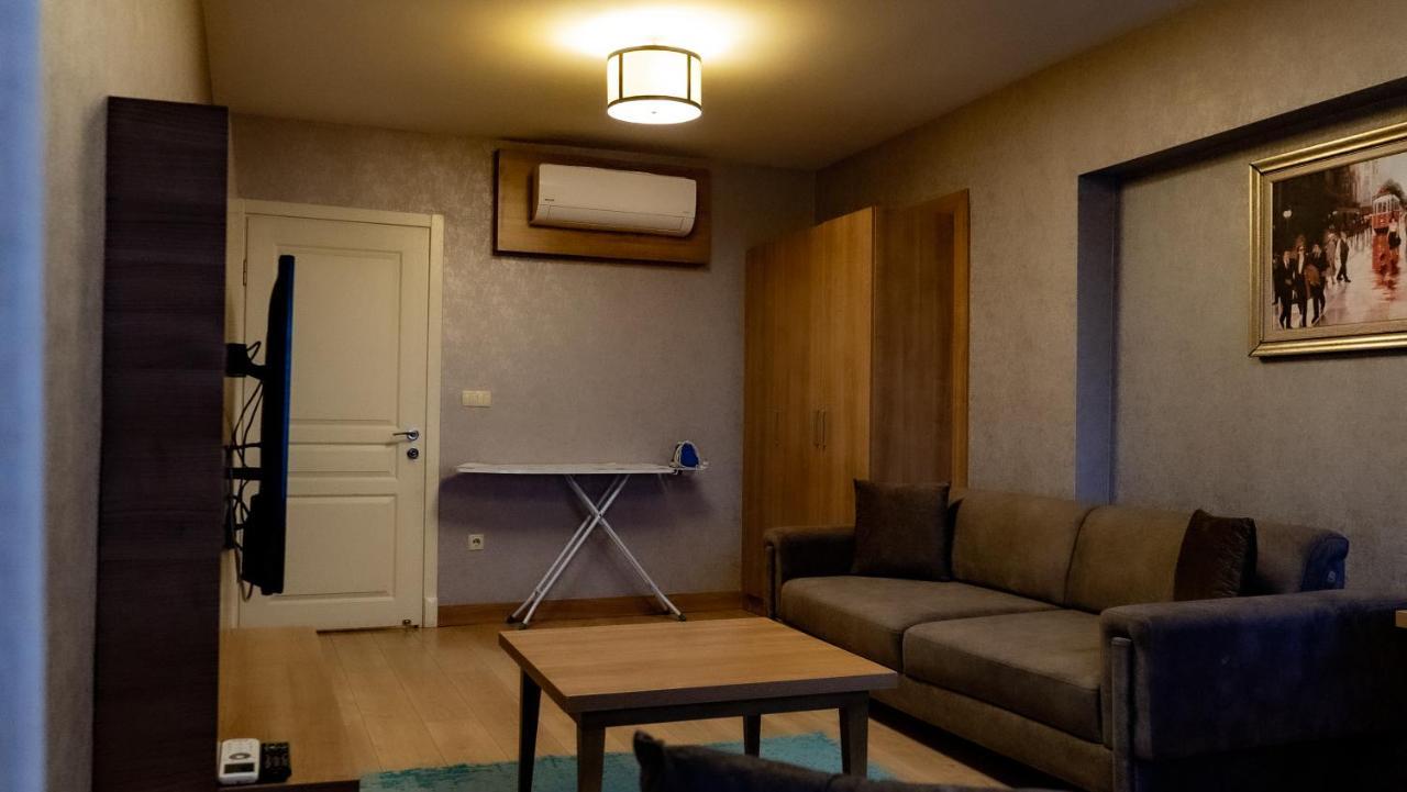 Bursa Suites Apart Otel Ngoại thất bức ảnh A living room with a mini-split air conditioner